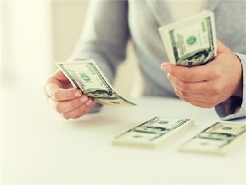 手机迈入10000mAh时代！多家品牌跟进 充电宝将被淘汰