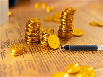 鹿山新材控股股东一致行动人减持1%股份，套现超3000万元，公司上半年净利近“腰斩”